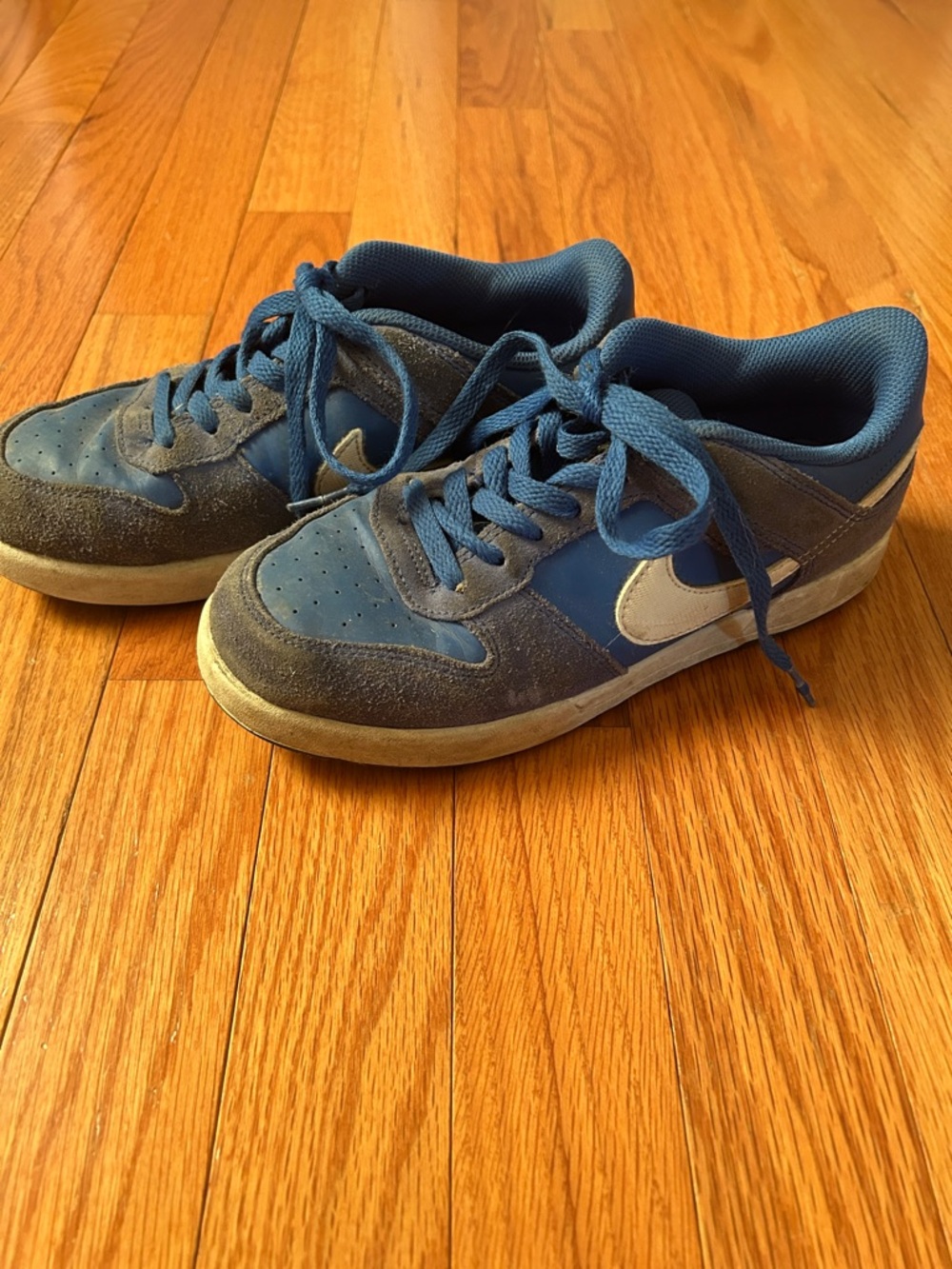 Nike Kids Blue and White Low-Top Sneakers shoes lace up boys 4